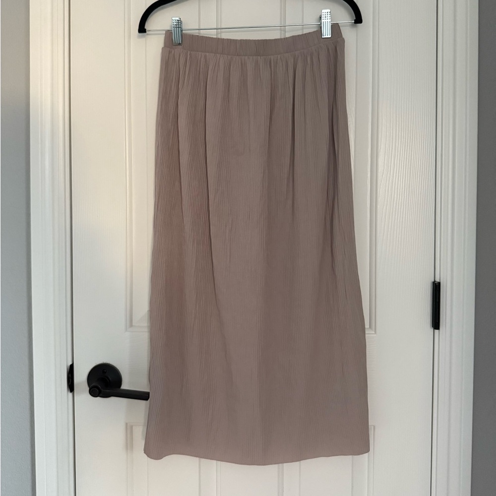 Aritzia Wilfred Pleated Midi Skirt